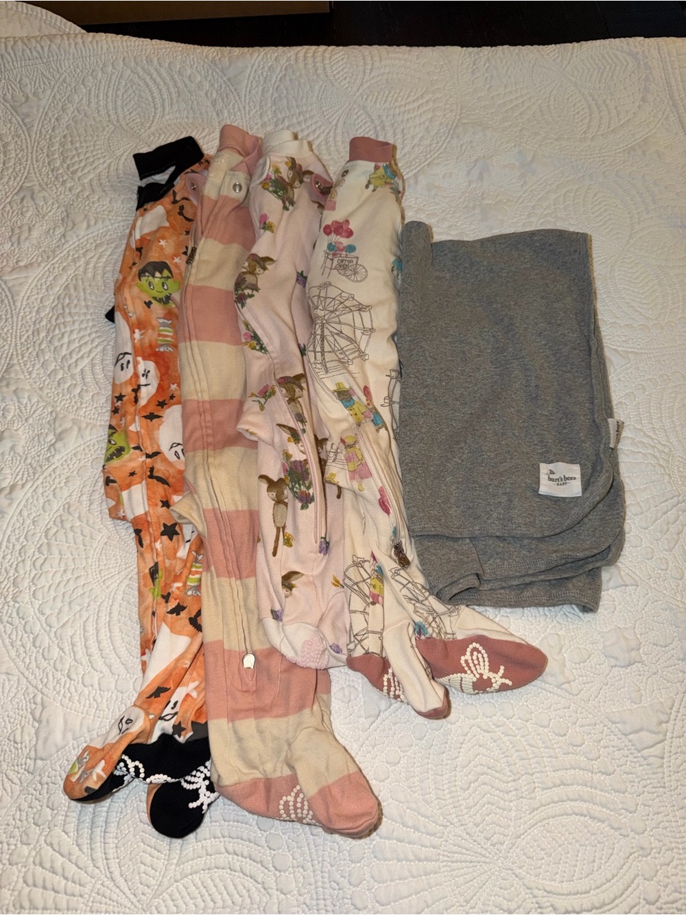 Organic Burts Bee Cute Patterned Toddlers' Footed Pajamas and Gray Blanket Set